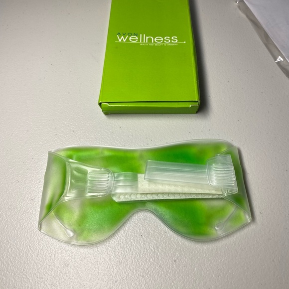 Avon Wellness Gel Eye Mask - Picture 3 of 4